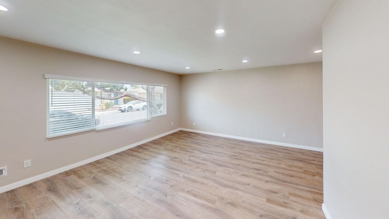 5126 Alumni Pl - Photo 2 of 14