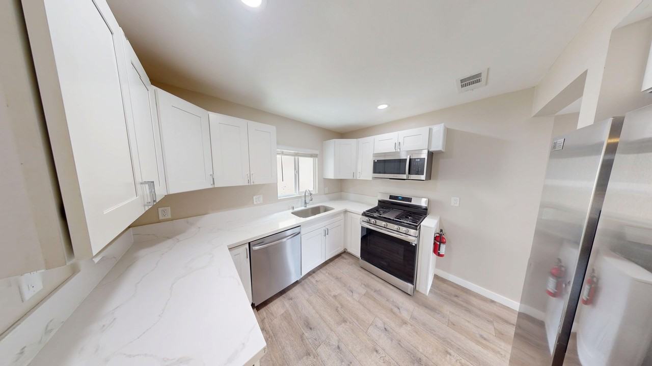 5126 Alumni Pl - Photo 4 of 14