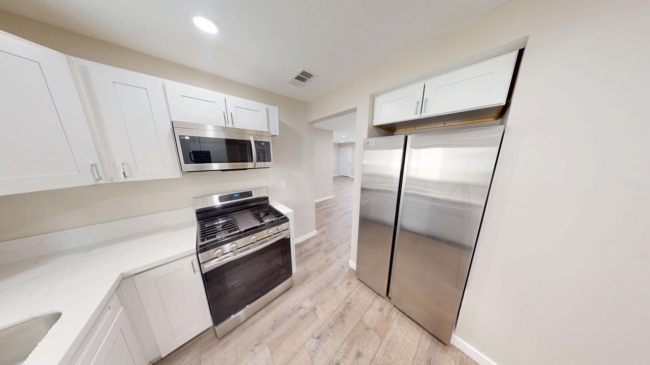 5126 Alumni Pl - Photo 5 of 14