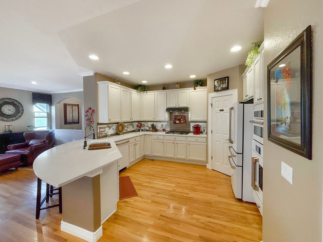 8163 S Quemoy Cir - Photo 2 of 17