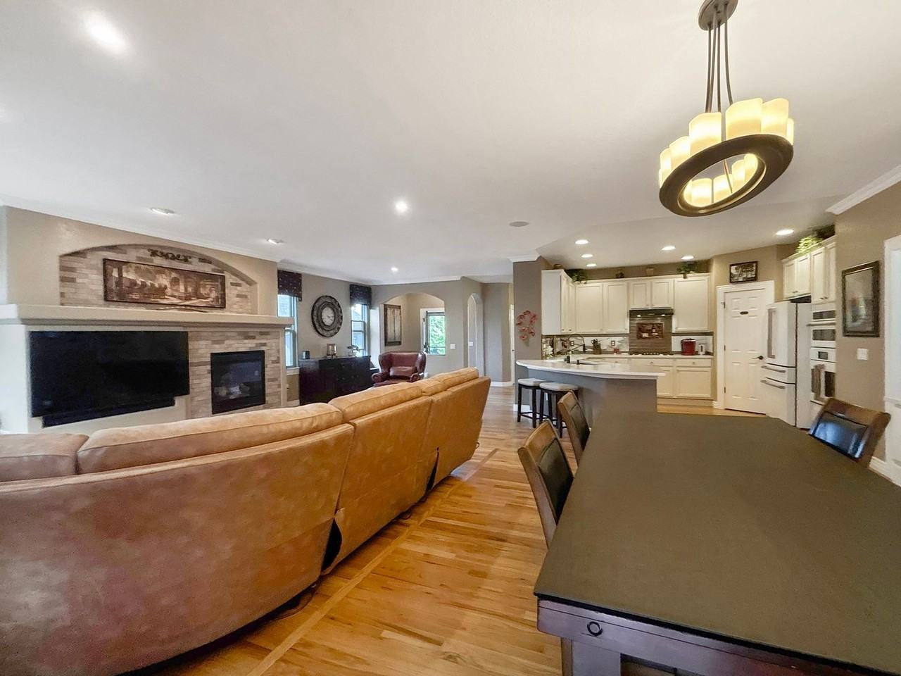 8163 S Quemoy Cir - Photo 3 of 17