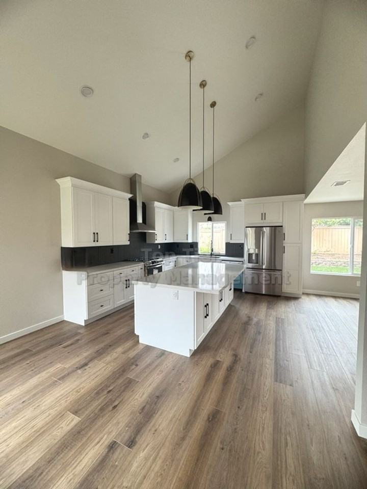 1641 Promontory Ridge Way - Photo 3 of 18