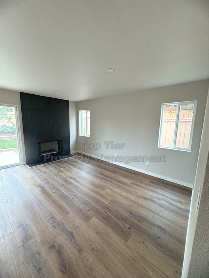 1641 Promontory Ridge Way - Photo 6 of 18