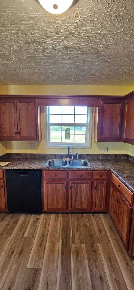 225 Jack Hunt Road - Photo 4 of 10