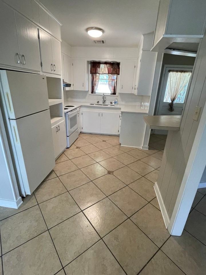 1906 Cambridge St - Photo 3 of 11
