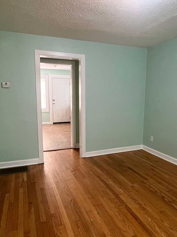 279 Bingham Rd - Photo 5 of 15