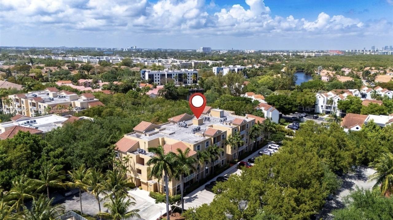 619 E Sheridan Street, #406, Unit 406 - Photo 5 of 31