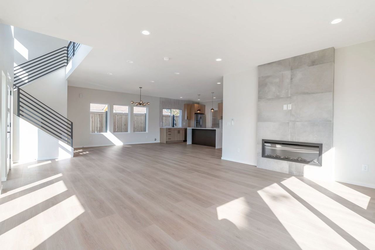 321 3rd Ave Se - Photo 4 of 15