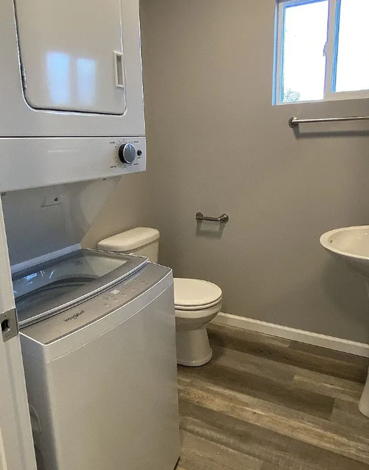 1840 Rosemont Dr - Photo 3 of 7