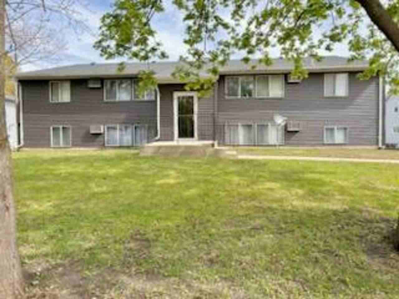 West Town W - Photo 2 of 4