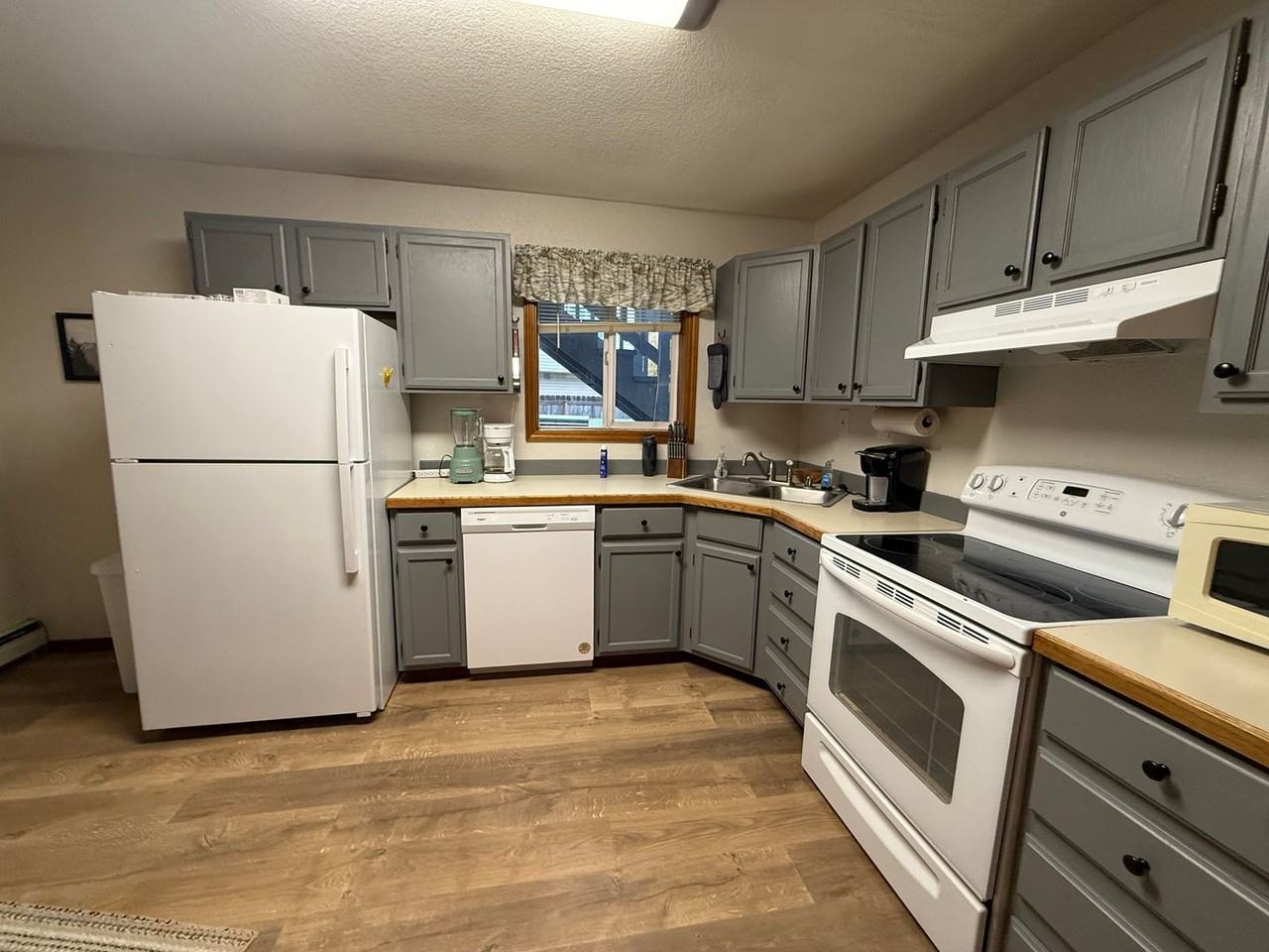 1324 Berea Ct - Photo 2 of 10