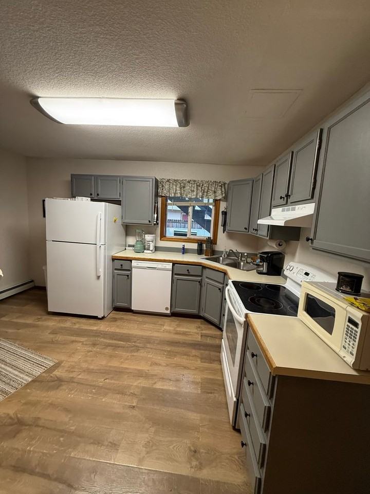 1324 Berea Ct - Photo 3 of 10