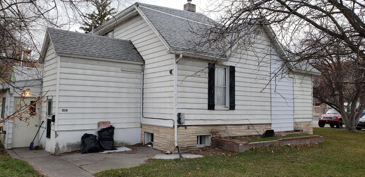 ID - 314 E Bridge - LB - Photo 2 of 26