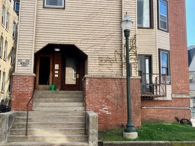 627/629 Mendota Court - Photo 2 of 15