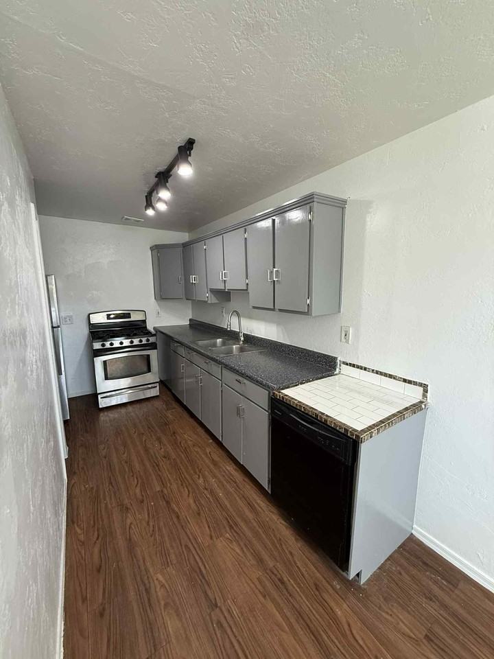 1557 // 1755 North 4th Avenue - Photo 6 of 20