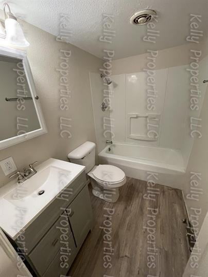 829 5th ST SE Apt 8 - Photo 2 of 6