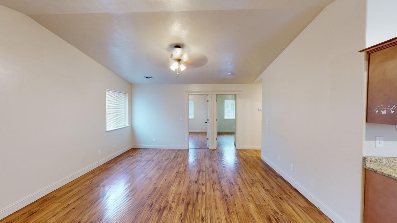 279 Country Club Parkway - Photo 4 of 21