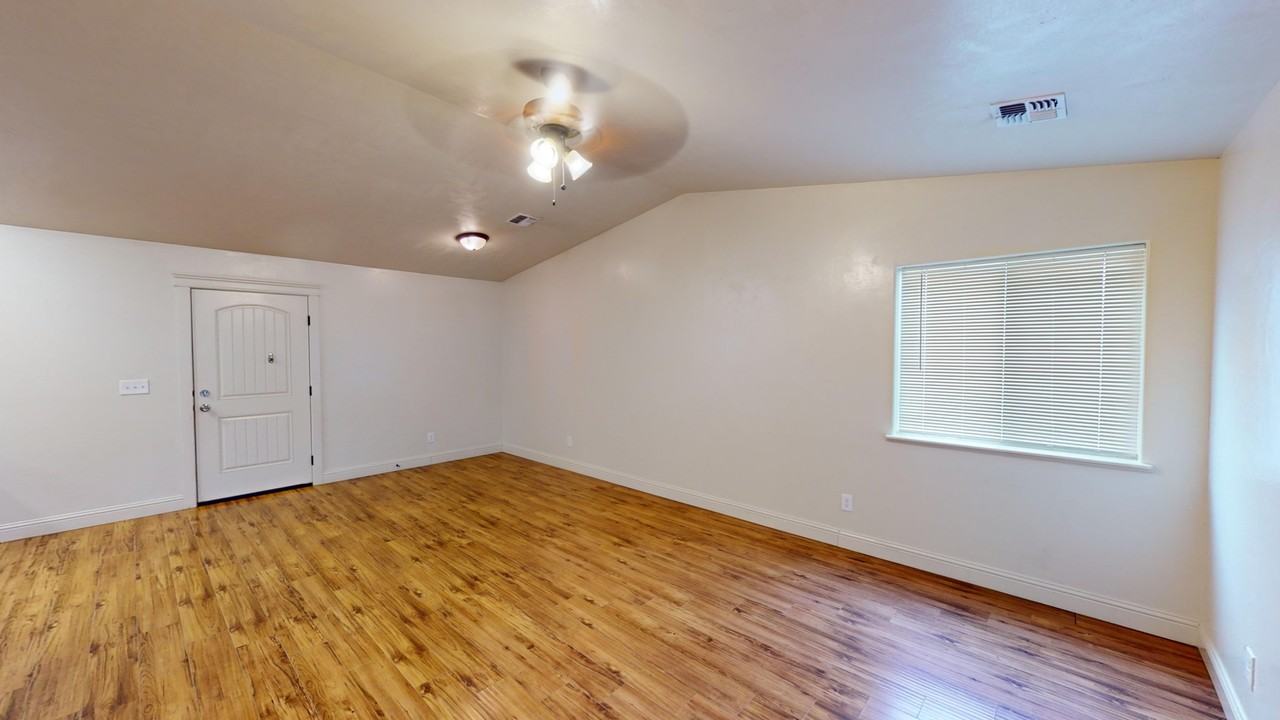 279 Country Club Parkway - Photo 5 of 21