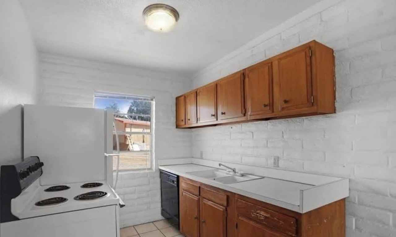 Los Cerros Apts. - Photo 3 of 8