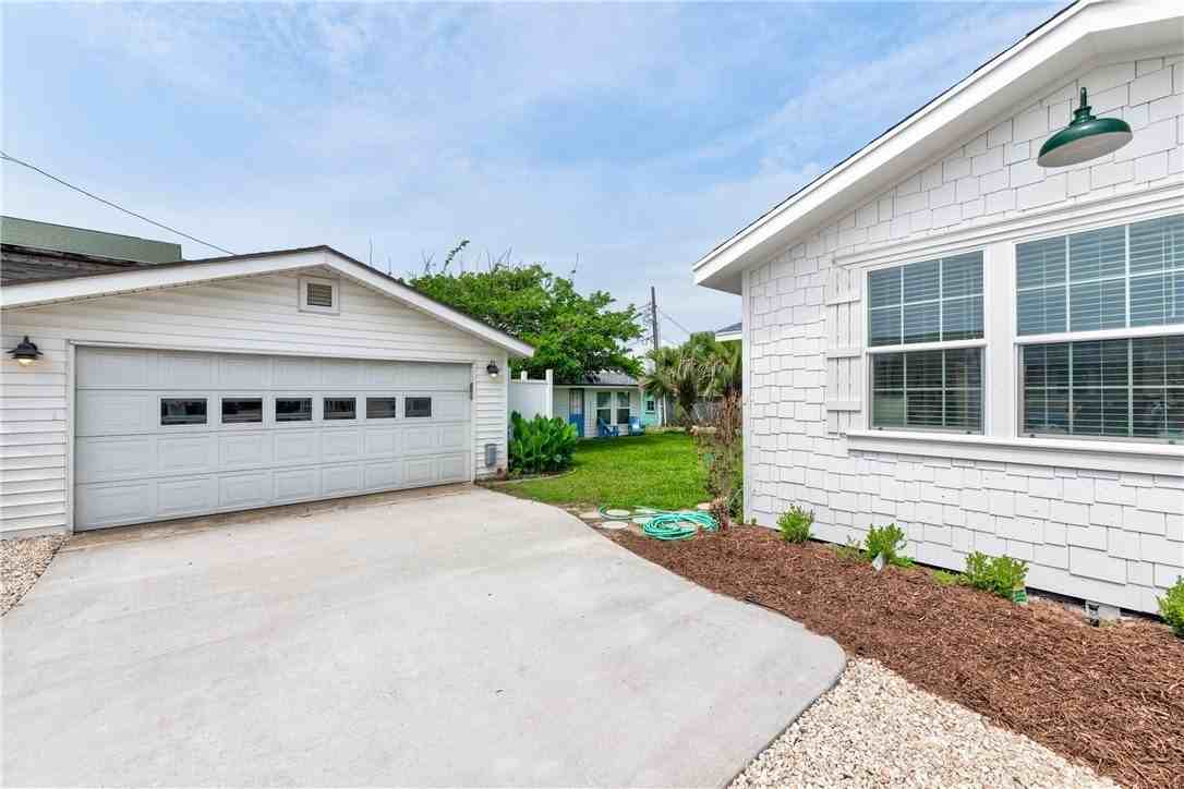 416 E Avenue B - Photo 2 of 24