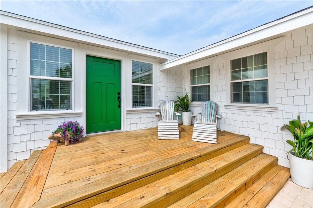 416 E Avenue B - Photo 3 of 24