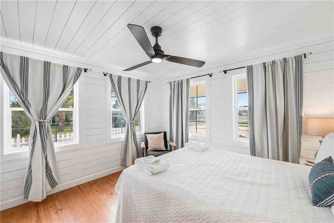 416 E Avenue B - Photo 6 of 24