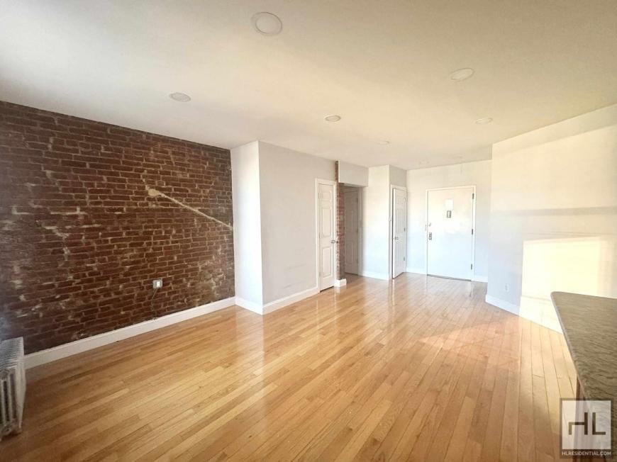 140 Wadsworth Avenue - Photo 2 of 10
