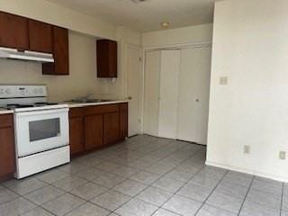 942 Colorado St - Photo 2 of 9