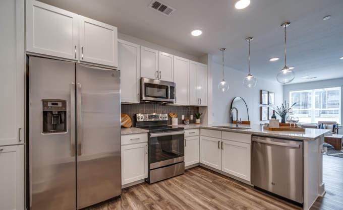 8440 Creekside Green Dr - Photo 3 of 10