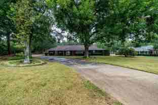 585 W Crossville Rd - Photo 1 of 1