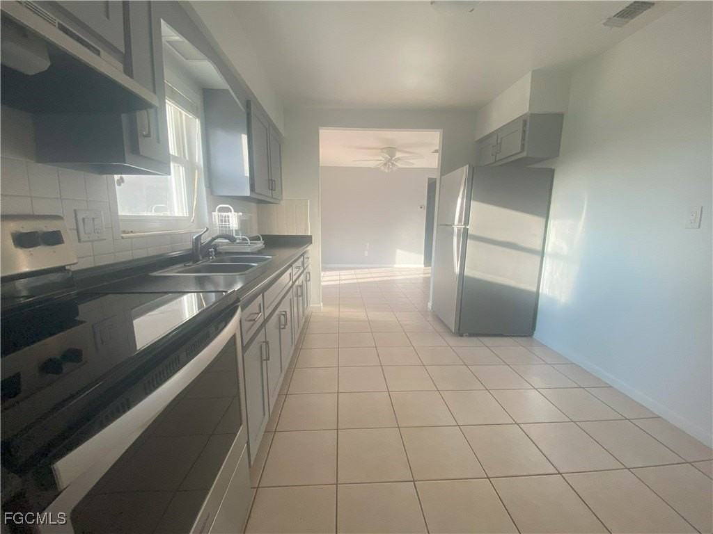 221 Redcliff Ave - Photo 4 of 7