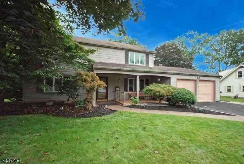 25 Hughes Rd - Photo 2 of 40