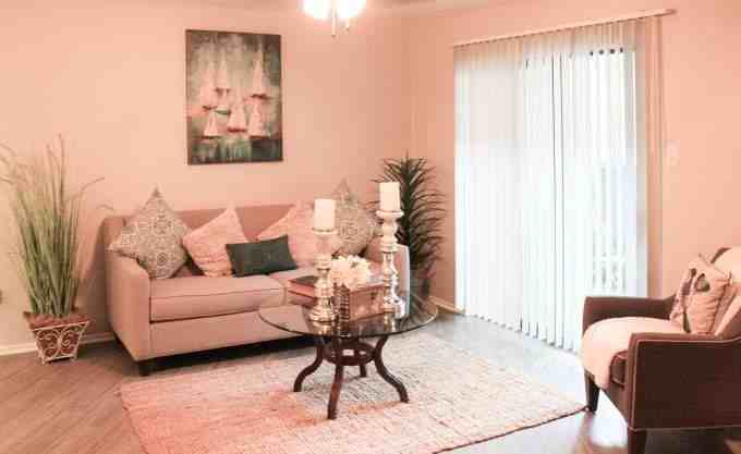 10105 Kempwood Dr - Photo 2 of 10