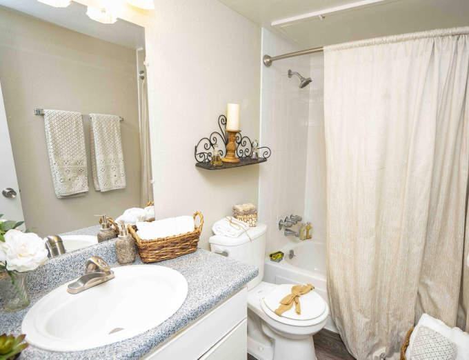 10105 Kempwood Dr - Photo 5 of 10