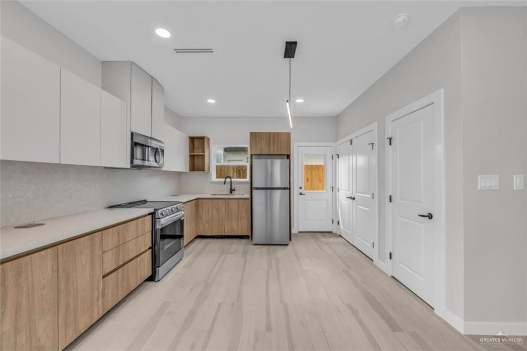 N 25th St #D - Photo 4 of 17