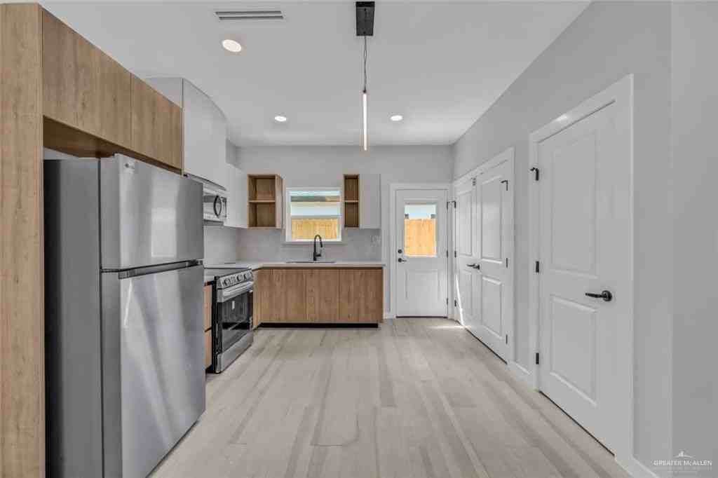 N 25th St #B - Photo 6 of 19