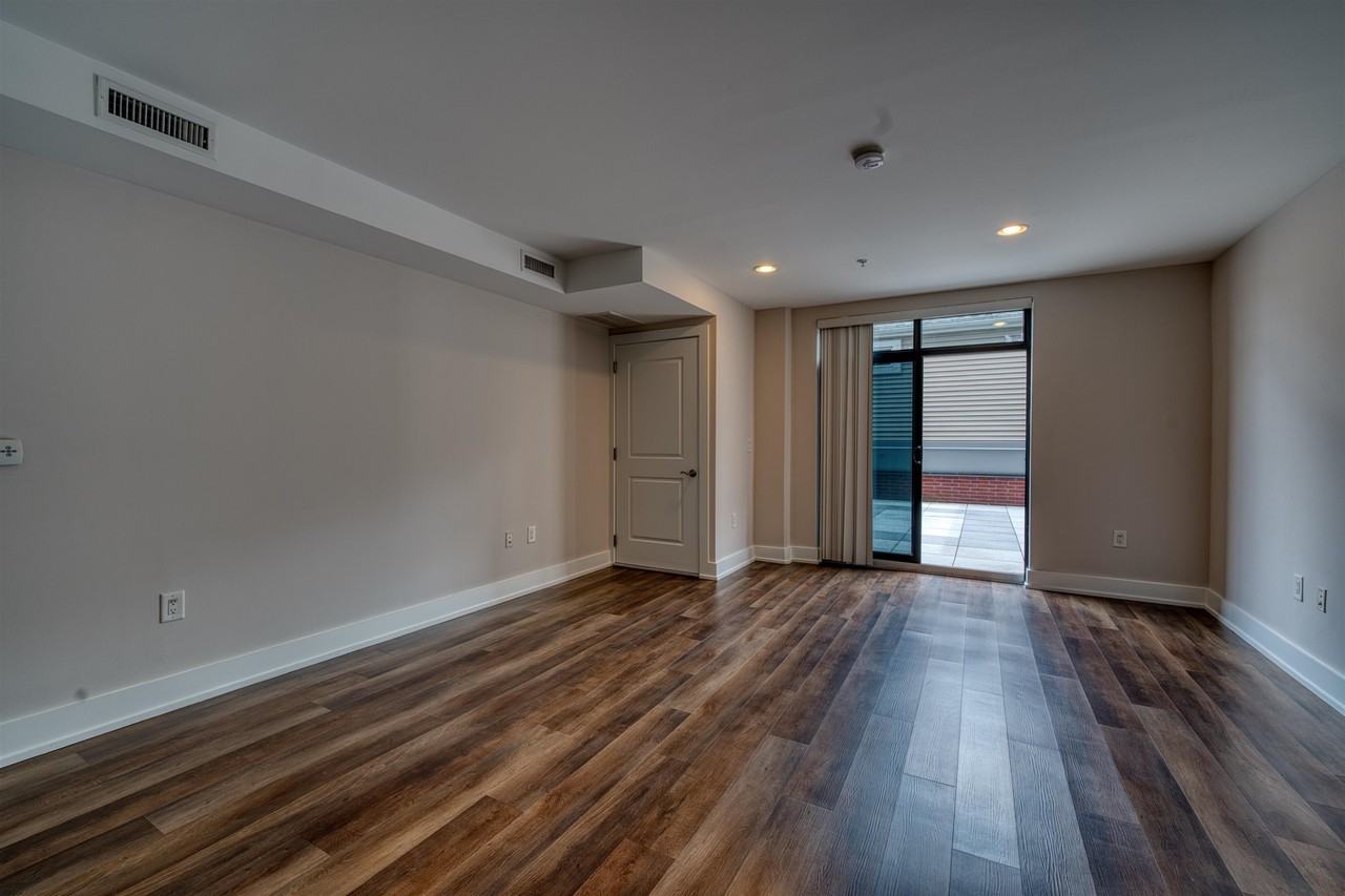 1040 Kennedy Blvd #203 - Photo 4 of 34