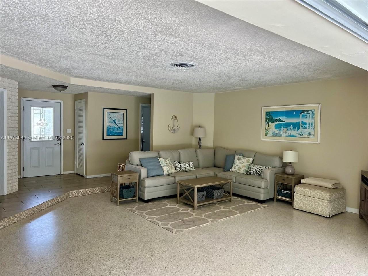 1241 Manor Dr - Photo 5 of 21