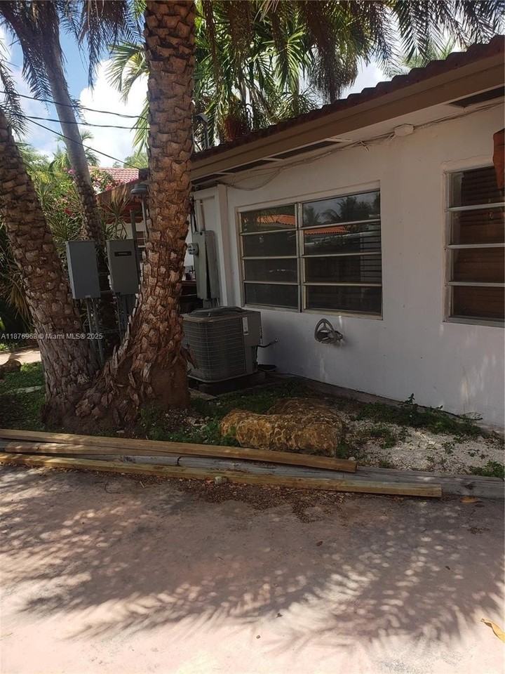 1997 Southwest 17th Court #2 - Photo 3 of 6