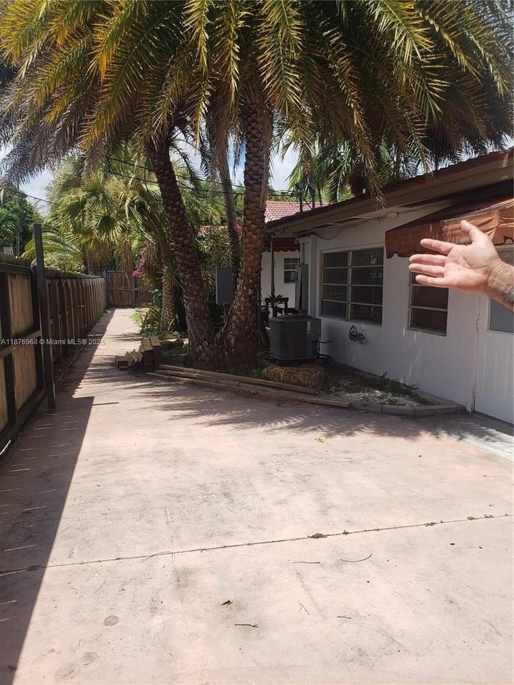 1997 Southwest 17th Court #2 - Photo 4 of 6