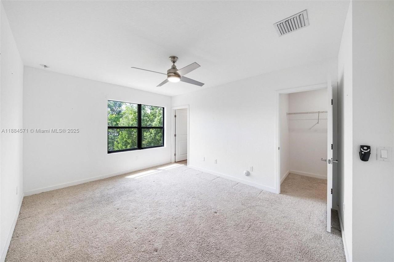 186 Se 5th Ct #186 - Photo 4 of 10