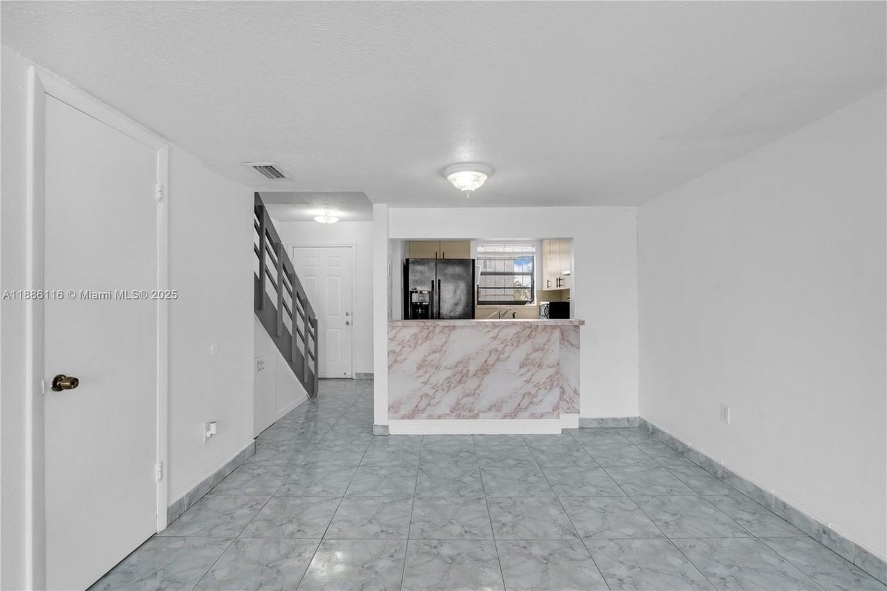 2261 W 53rd St #13 - Photo 6 of 15