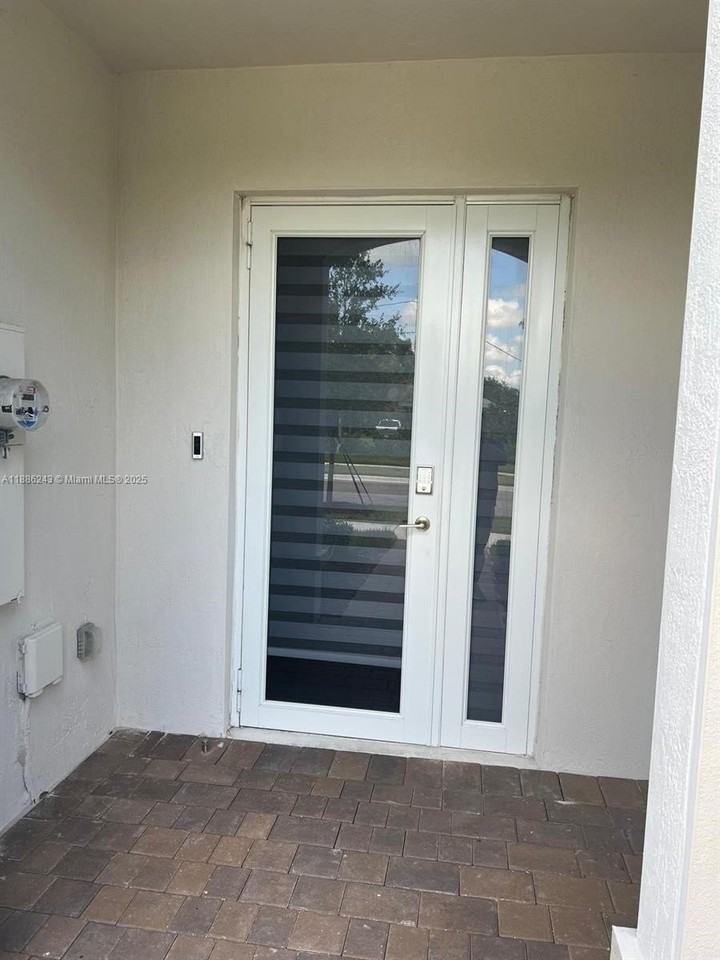 26413 Sw 149th Ave #26413 - Photo 3 of 29