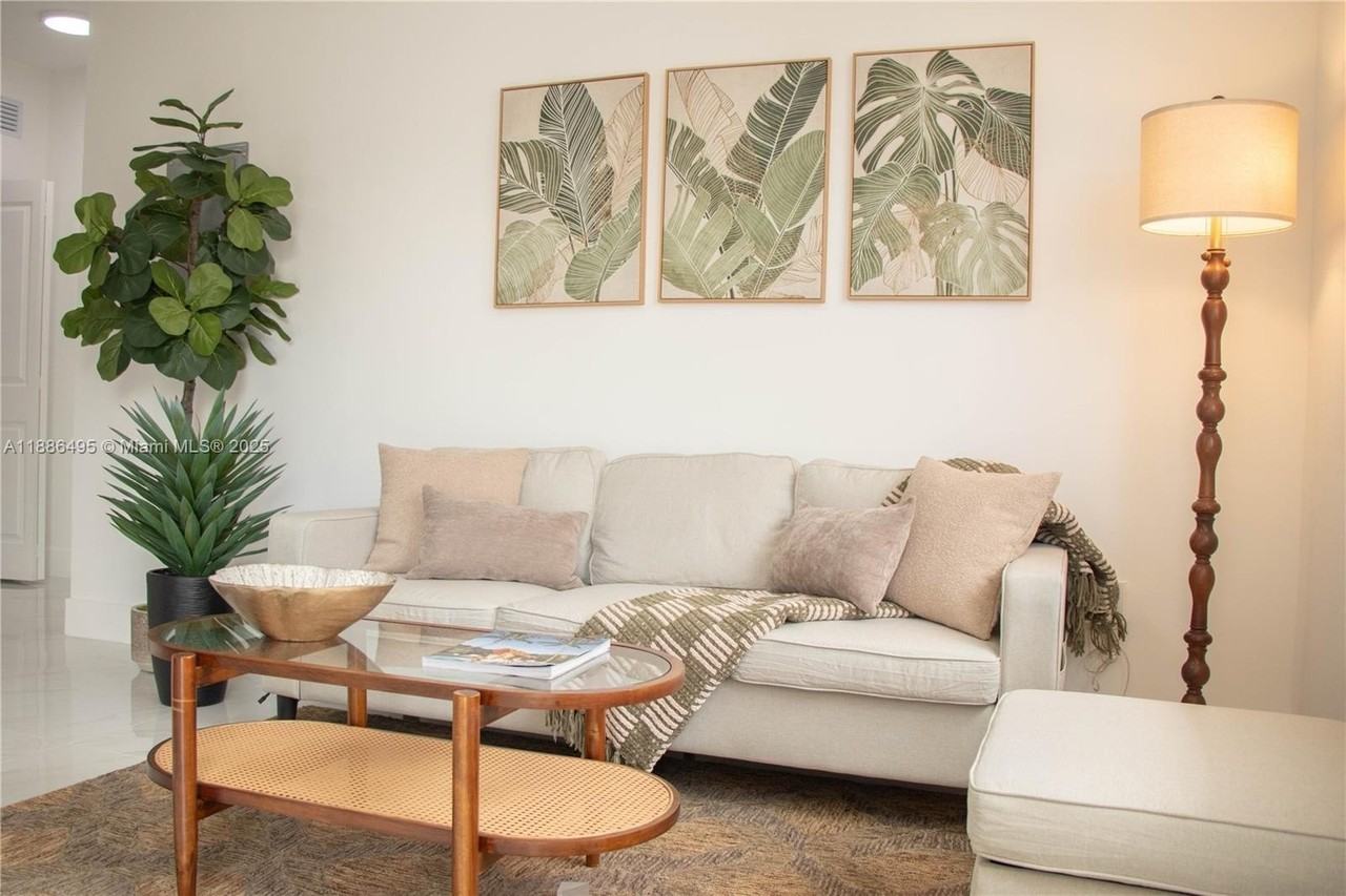 1453 W 29th St #307 - Photo 3 of 21