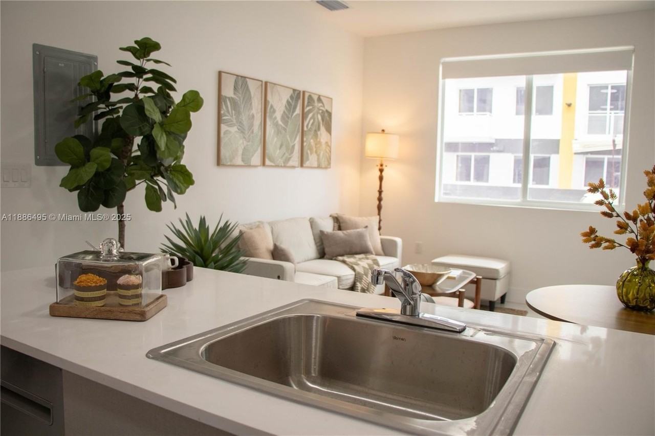 1453 W 29th St #307 - Photo 6 of 21