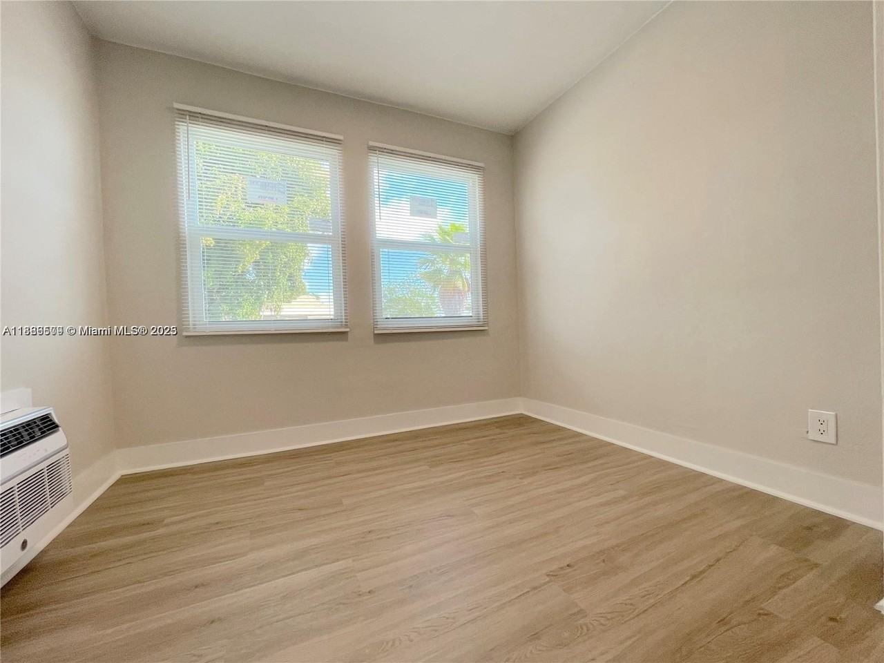 1836 Dewey St #1-6 - Photo 3 of 12