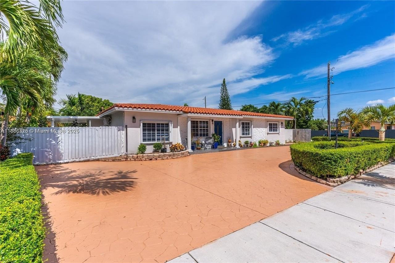 9901 Sw 35th Ter - Photo 2 of 39