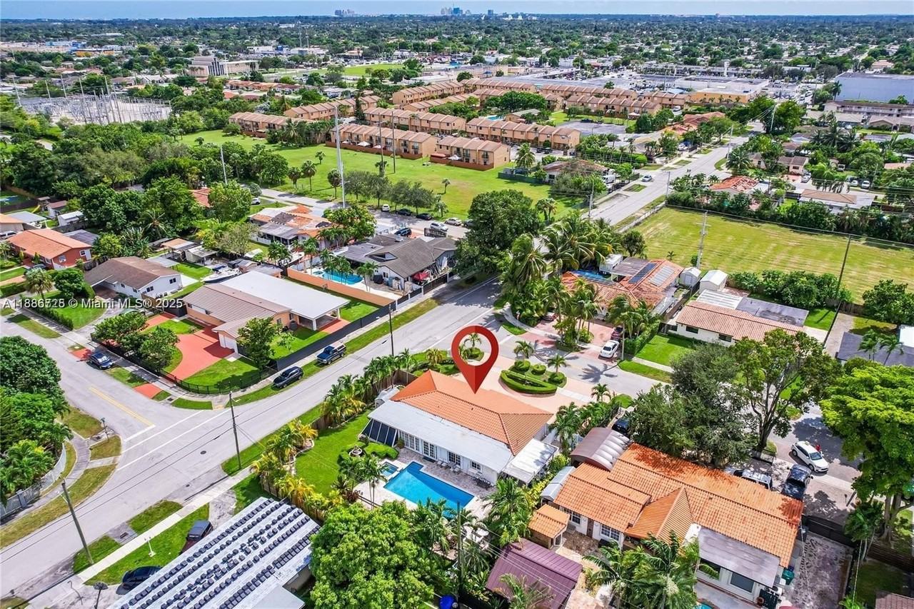 9901 Sw 35th Ter - Photo 6 of 39