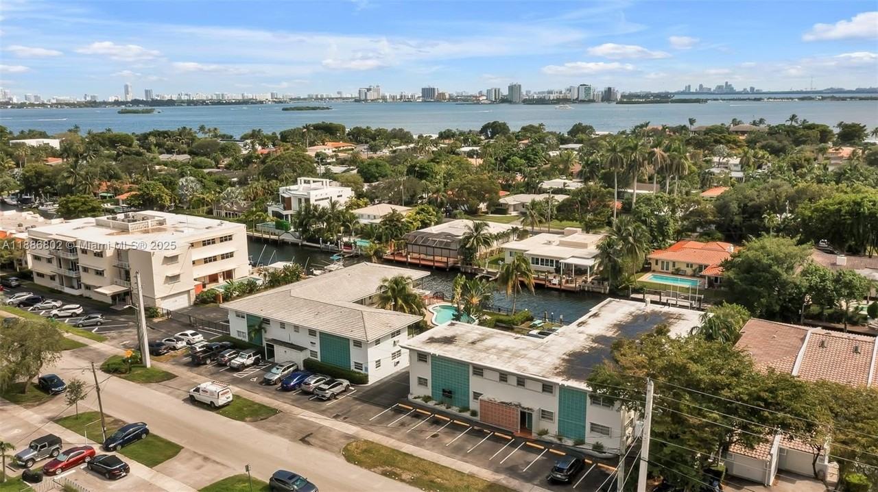 1316 Ne 105th St #202 - Photo 2 of 25