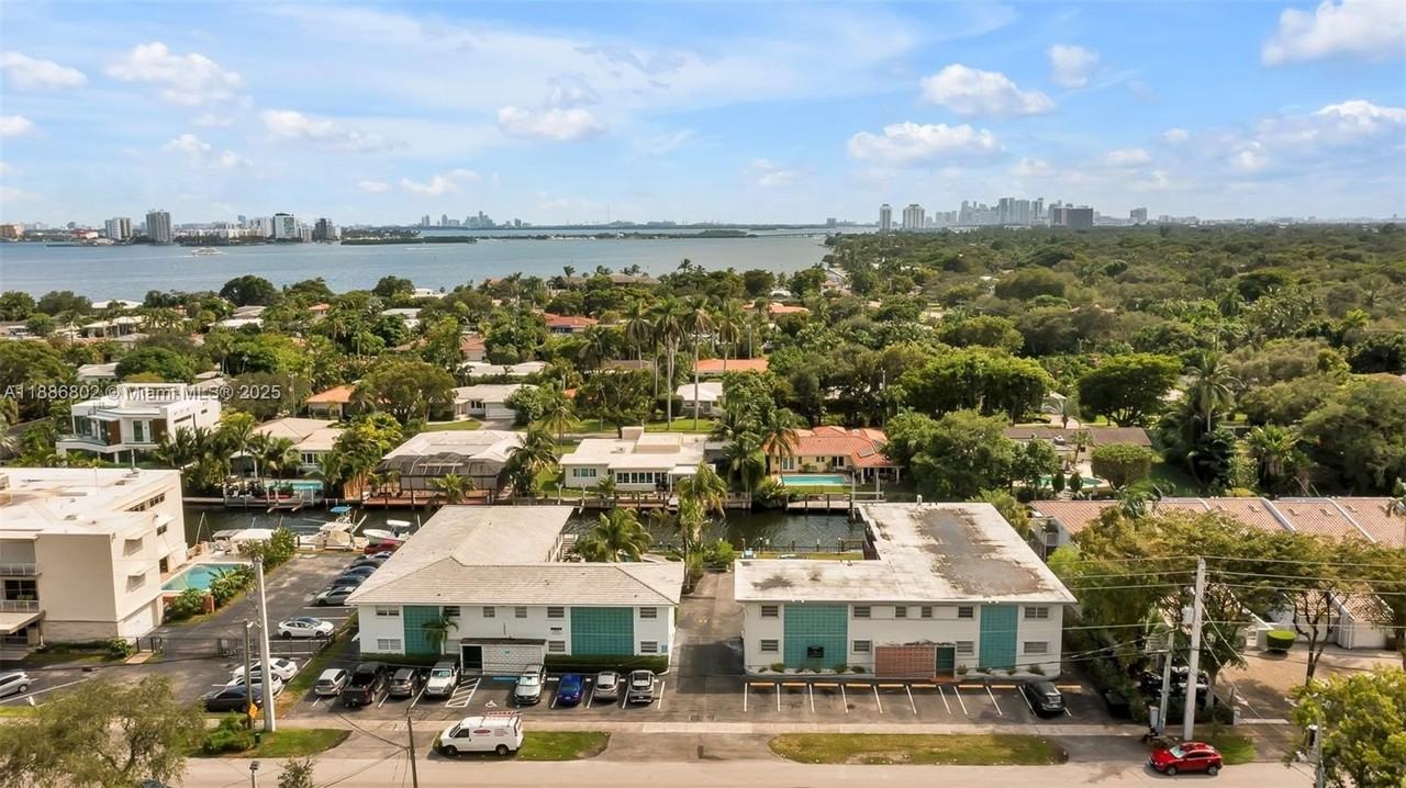 1316 Ne 105th St #202 - Photo 3 of 25